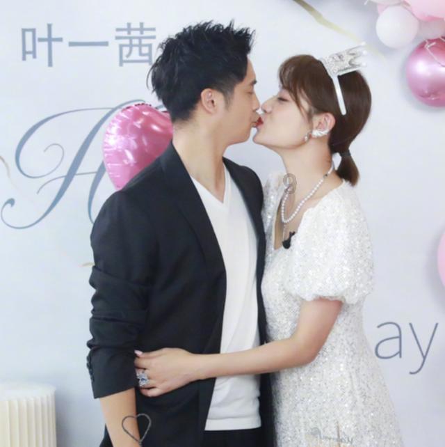 折叠屏手机应该做「小巧」还是做「大屏」？哪个未来最有可能形成趋势？游戏画面